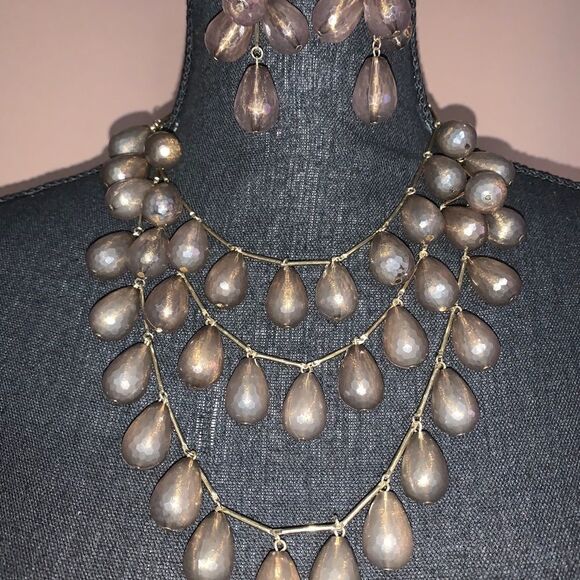 Gray Teardrop Layered Necklace And Earring Set - Picture 2 of 2